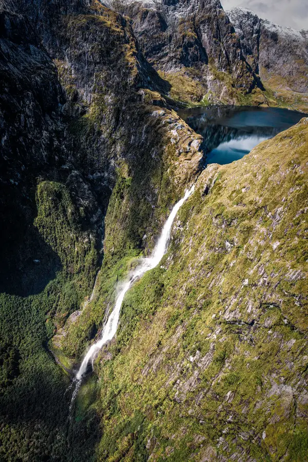 Sutherland Falls flowing from Lake Quill, high up in Fiordland - Imgur