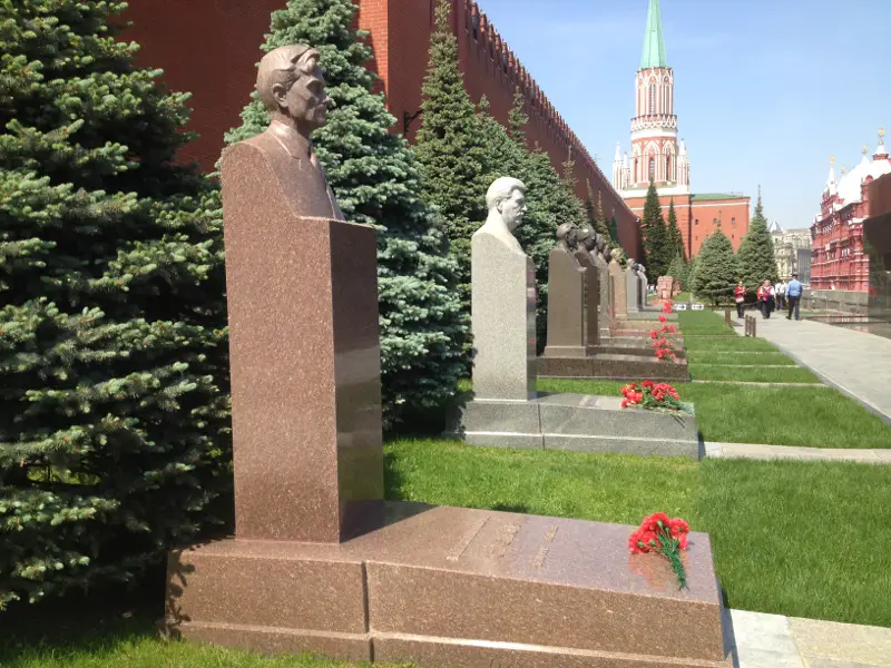 The graves near Lenin's body