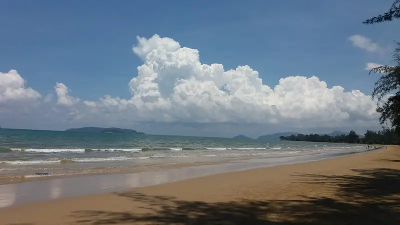 tanjung aru beach