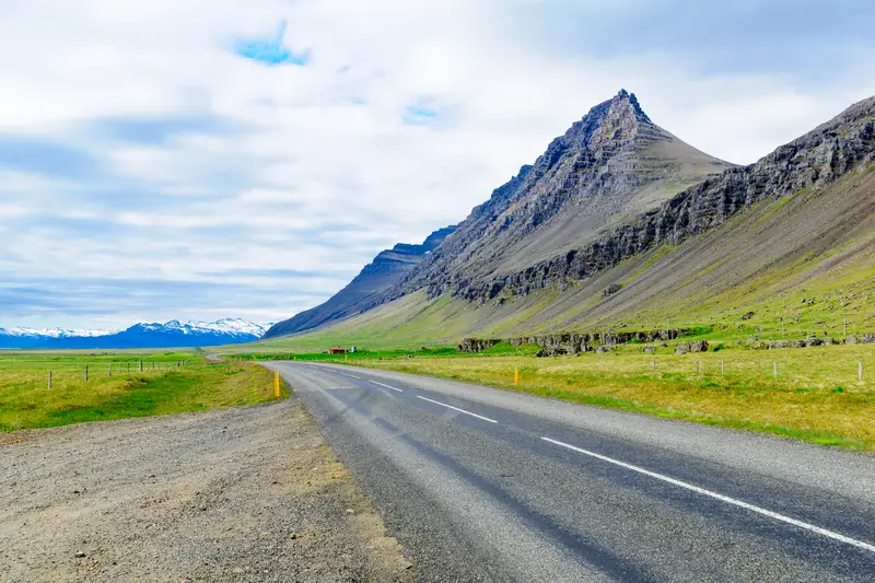 awesome roads for hitchhiking in iceland