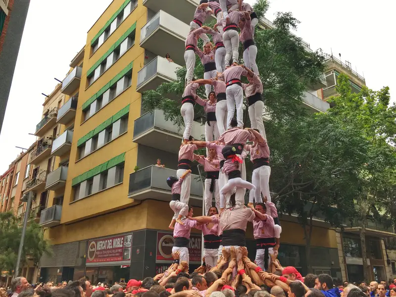 completed human tower barcelona