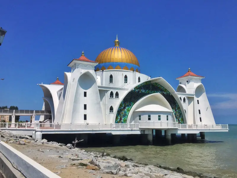 melaka straits mosque