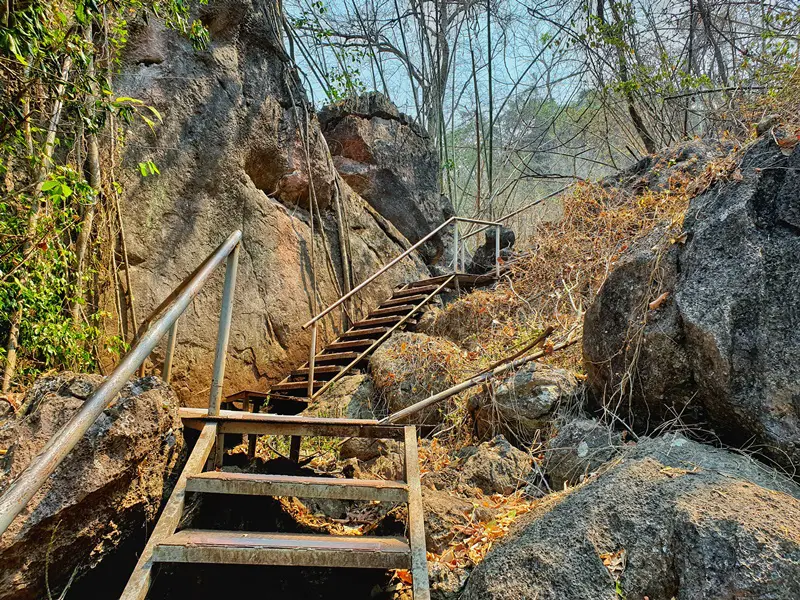 stairs to wat chaloem